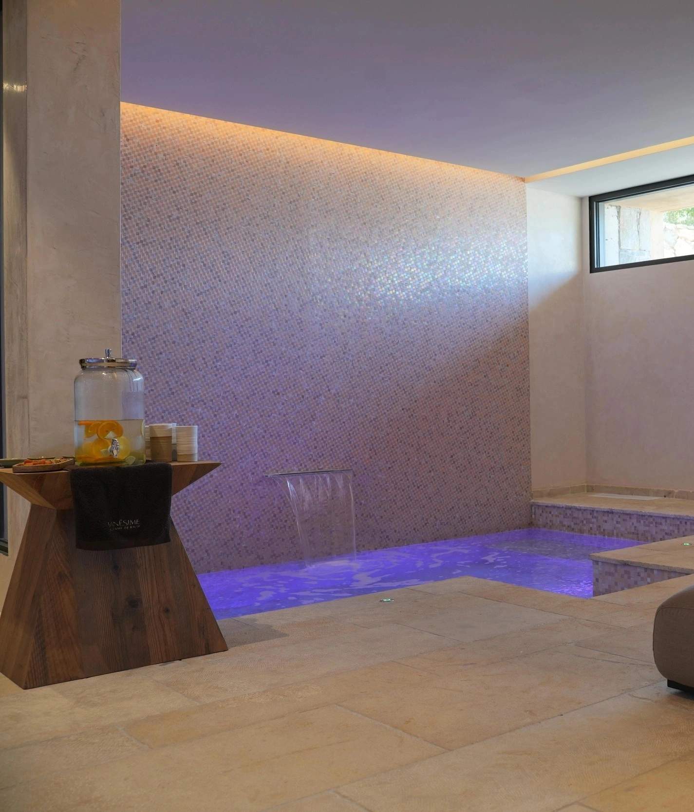 Le bain à remous du spa à U Paesolu